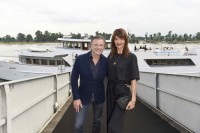 Walter Moser, CEO AIRFIELD Fashion, mit Supermodel Helena Christensen (Foto AIRFIELD / Agency People Image / Michael Tinnefeld)