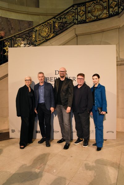 Das Kuratorium rund um Christiane Arp, Vorstandsvorsitzende des Fashion Council Germany, hat die TeilnehmerInnen mit dem Fokus auf Nachwuchstalente und dem Fördergedanken des Berliner Salon zusammengestellt. (Foto „Der Berliner Salon. René Lohse for Nowadays“)