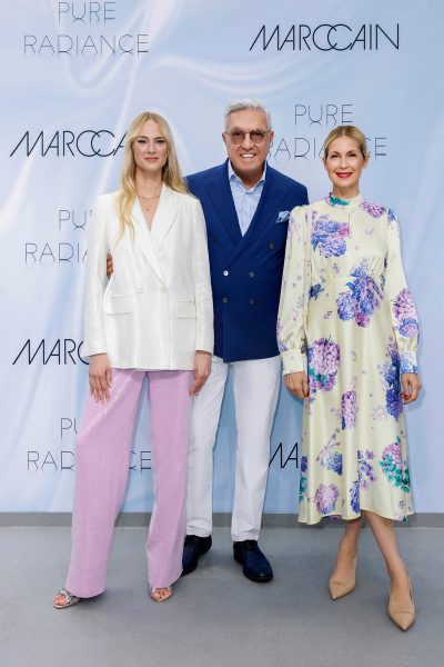 Jessica Madsen, Helmut Schlotterer and Kelly Rutherford während der Marc Cain Fashion Show Spring/Summer 2025 in Potsdam. (Photo by Franziska Krug/Getty Images for Marc Cain)