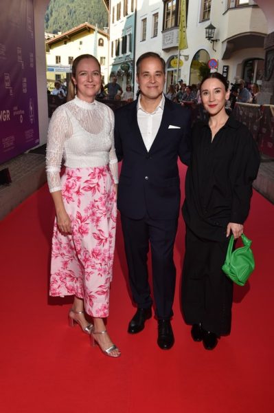 12. Filmfestival Kitzbühel 2024 - Festival-Leiter Markus Mörth mit Nina Hipfl- Reisch und Sibel Kekilli. (Foto Sabine Brauer Photos/G. Nitschke)