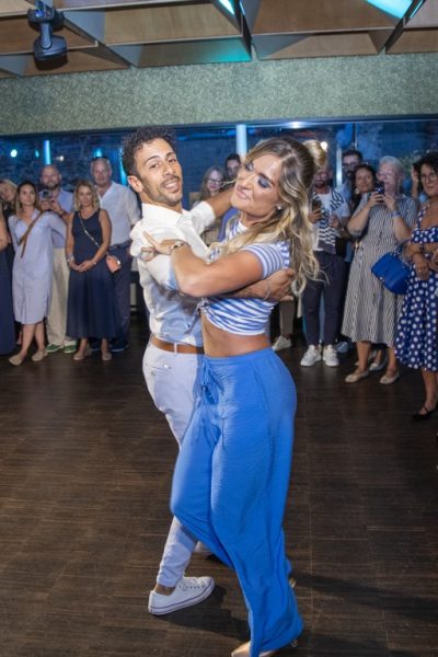 Ein unvergessliches Highlight des Abends: Corinna Kamper und ihr Verlobter Danilo Campisi überraschten mit einem Showtanz zu „Isn’t She Lovely“. (Foto Jürgen Hammerschmid)