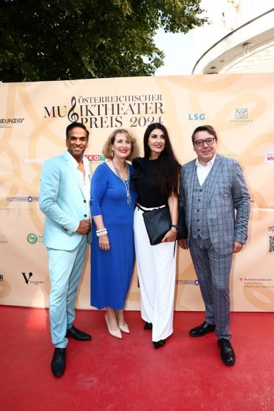 Österreichischer Musiktheaterpreis 2024: Ramesh Nair, Camilla Sych, Monika Ballwein und Karl-Michael Ebner. (Foto leisure communications Stefan Burghart)